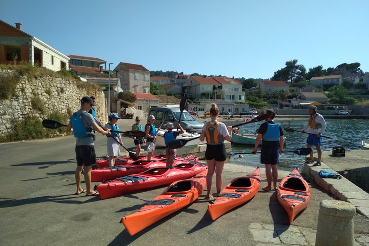 Bits of History - Half day kayak Tour with Wine delight