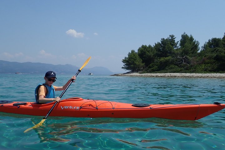 Bits of History - Half day kayak Tour with Wine delight