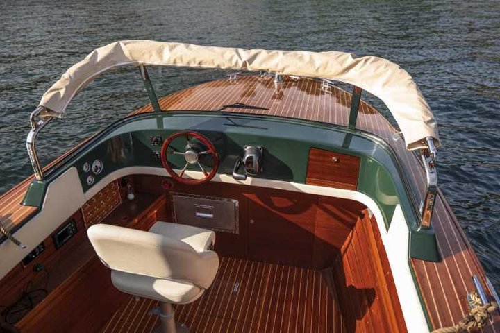 Lake Como Private Wooden Boat Tour & Italian Glamour