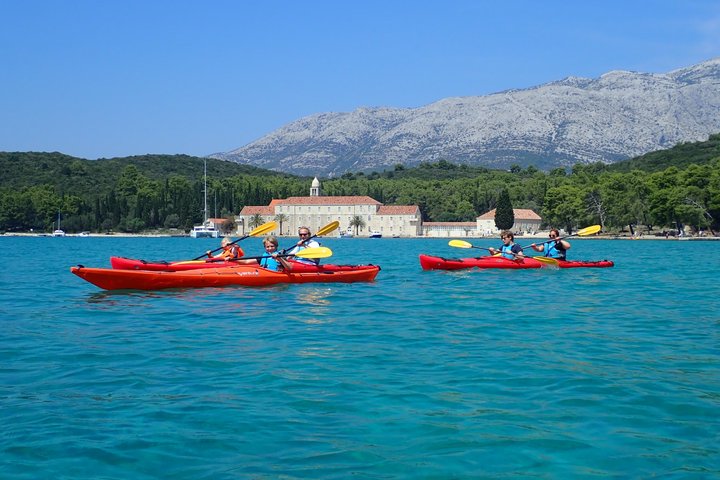 Lumbarda-Sunset Kayaking Experience with picnic: Wine and Sweets