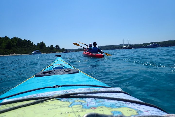 Lumbarda-Sunset Kayaking Experience with picnic: Wine and Sweets