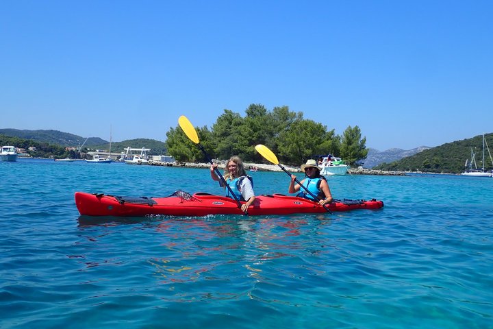 Lumbarda-Sunset Kayaking Experience with picnic: Wine and Sweets