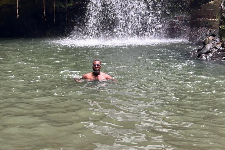 Grenada’s Best: Waterfalls, Chocolate, Rum and Rainforest Tour