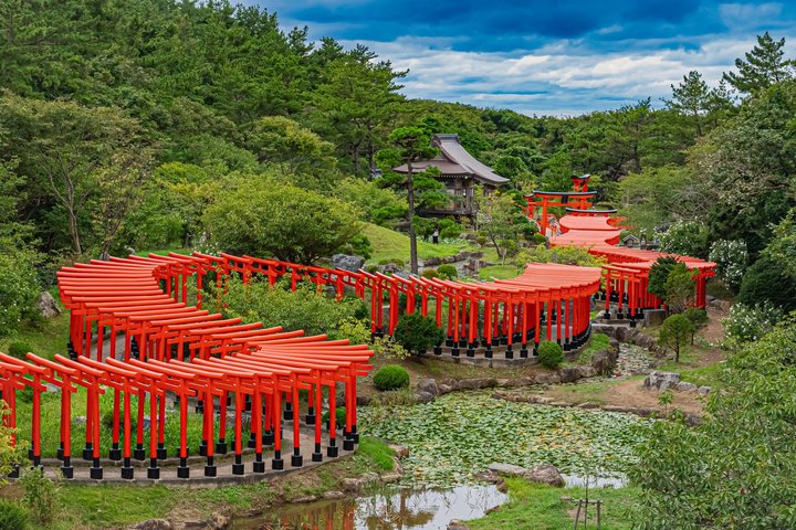 Thousand Red Gates and The Longest Wooden Bridge from Aomori Port