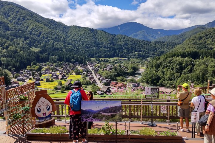 [One-day bus tour departing from Kanazawa Station] Shirakawa-go and Gokayama - Two World Heritage Villages Enjoyable Bus Tour