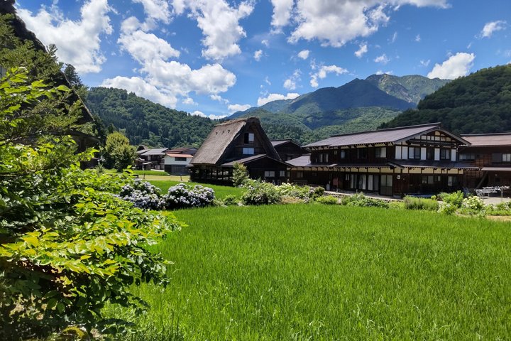 [One-day bus tour departing from Kanazawa Station] Shirakawa-go and Gokayama - Two World Heritage Villages Enjoyable Bus Tour