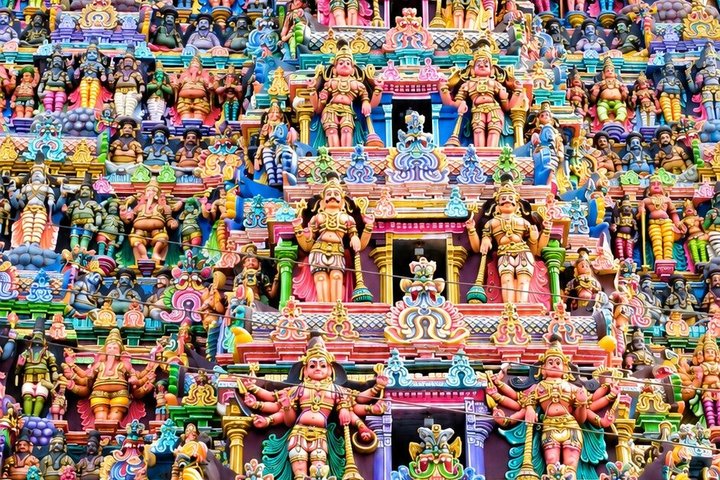 A Guided Cultural Immersion:Meenakshi Temple’s Night Ceremony