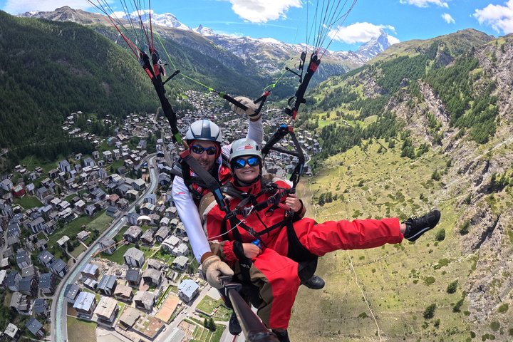 Panoramic Paragliding Flight in Zermatt Matterhorn (15-20min)