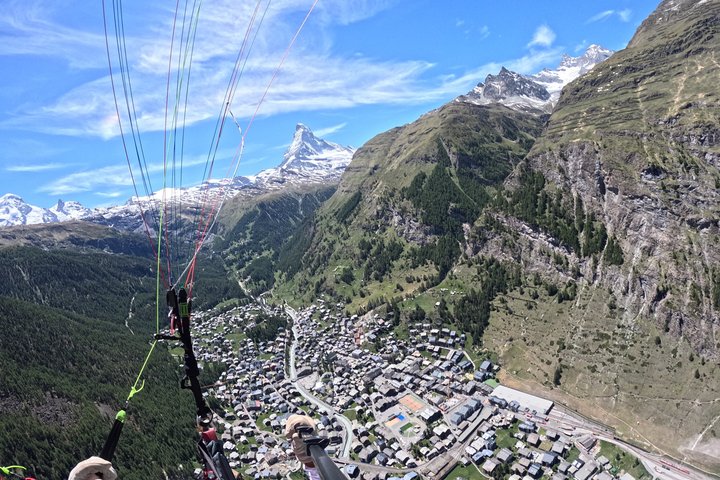 Panoramic Paragliding Flight in Zermatt Matterhorn (15-20min)