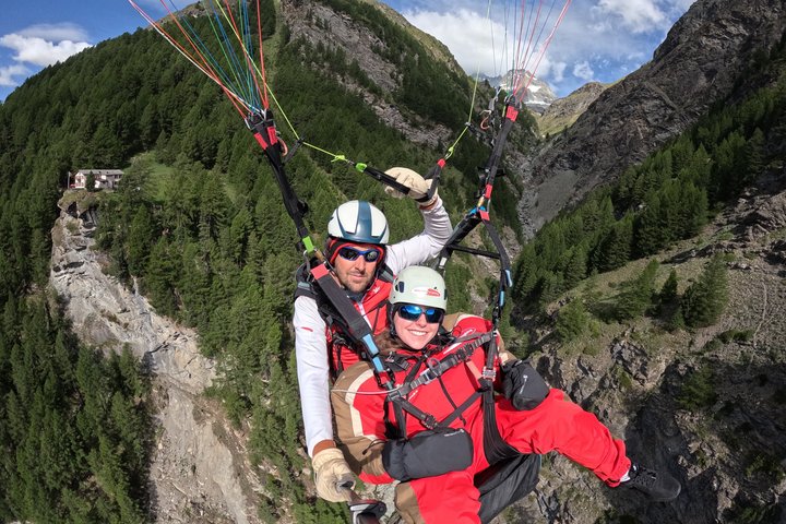 Panoramic Paragliding Flight in Zermatt Matterhorn (15-20min)