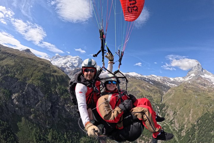 Panoramic Paragliding Flight in Zermatt Matterhorn (15-20min)