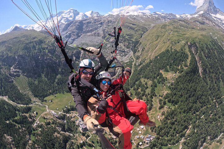 Zermatt Paragliding Tandem Flight with Matterhorn View (20–25min)