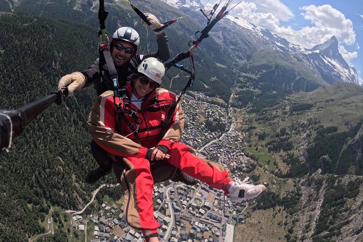 Zermatt Paragliding Tandem Flight with Matterhorn View (20–25min)