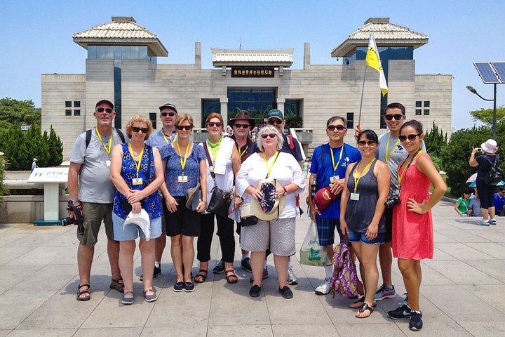 Mini Group Xian Day Tour to Terracotta Army, City Wall, Pagoda and Muslim Bazaar