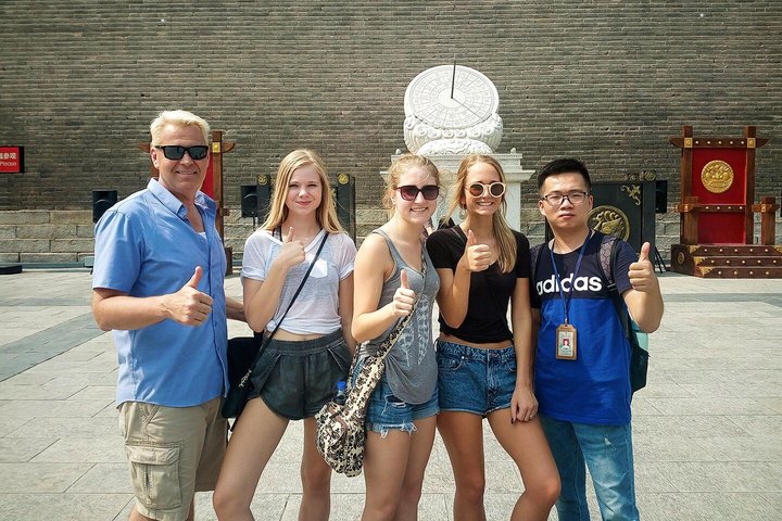 Mini Group Xian Day Tour to Terracotta Army, City Wall, Pagoda and Muslim Bazaar