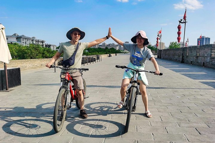 Mini Group Xian Day Tour to Terracotta Army, City Wall, Pagoda and Muslim Bazaar