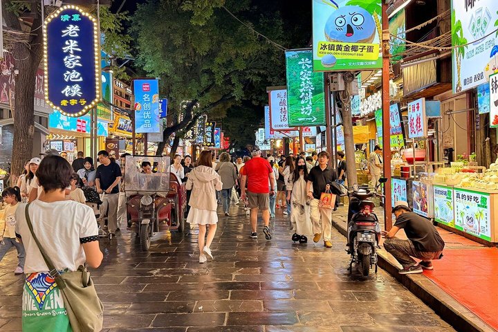 Mini Group Xian Day Tour to Terracotta Army, City Wall, Pagoda and Muslim Bazaar