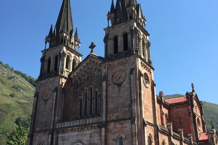 Excursion to the Lakes of Covadonga Cangas de Onís Small Group