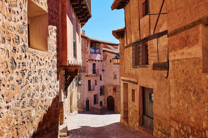 Hello Albarracin: Private 2-Hour Intro City Walk with Local Guide