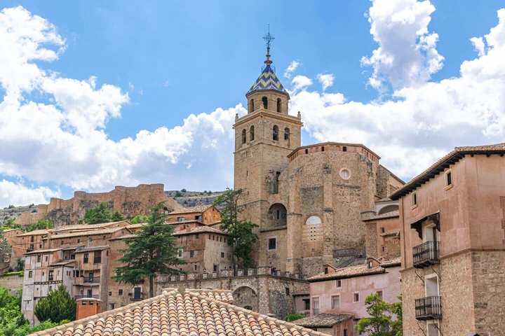 Hello Albarracin: Private 2-Hour Intro City Walk with Local Guide