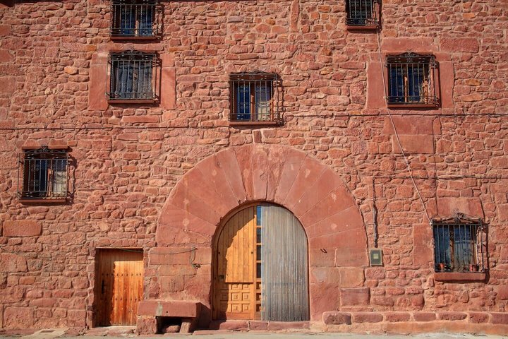 Hello Albarracin: Private 2-Hour Intro City Walk with Local Guide