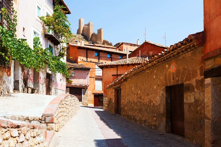Hello Albarracin: Private 2-Hour Intro City Walk with Local Guide