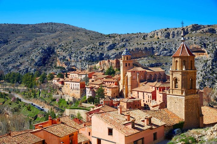 Hello Albarracin: Private 2-Hour Intro City Walk with Local Guide