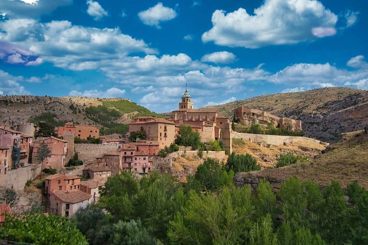 Hello Albarracin: Private 2-Hour Intro City Walk with Local Guide