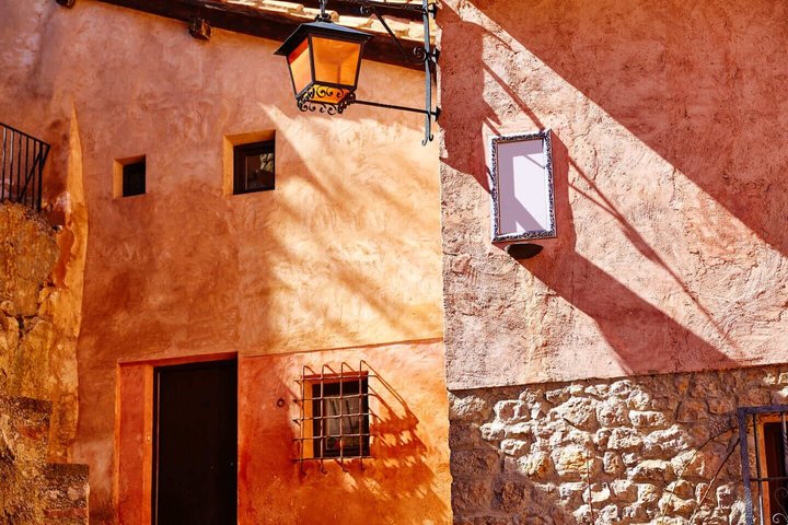 Hello Albarracin: Private 2-Hour Intro City Walk with Local Guide