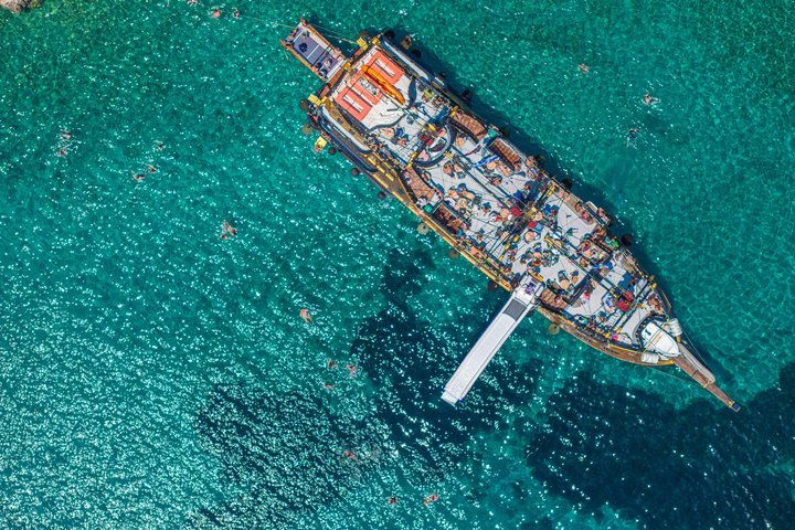 3 Island Luxury Cruise with 4 Swimming Stops with Captain Morgan