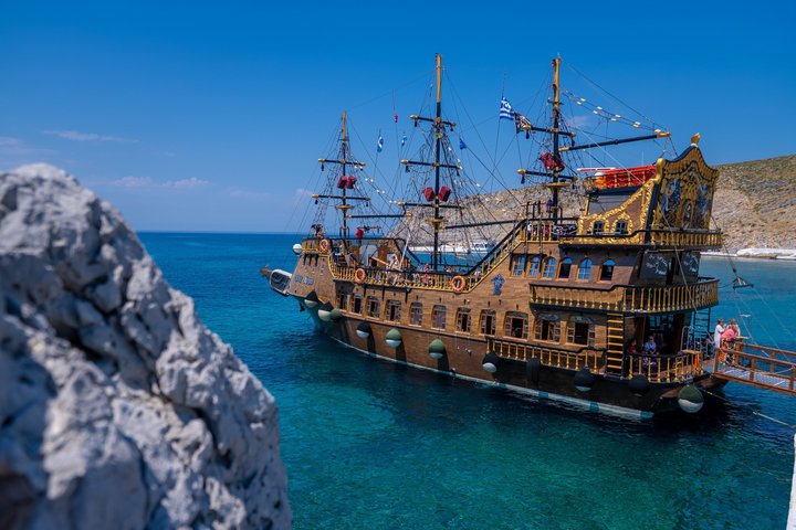 3 Island Luxury Cruise with 4 Swimming Stops with Captain Morgan
