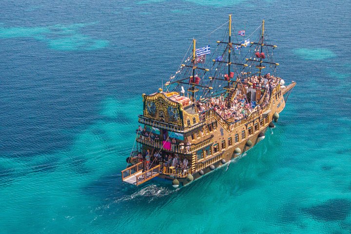 3 Island Luxury Cruise with 4 Swimming Stops with Captain Morgan