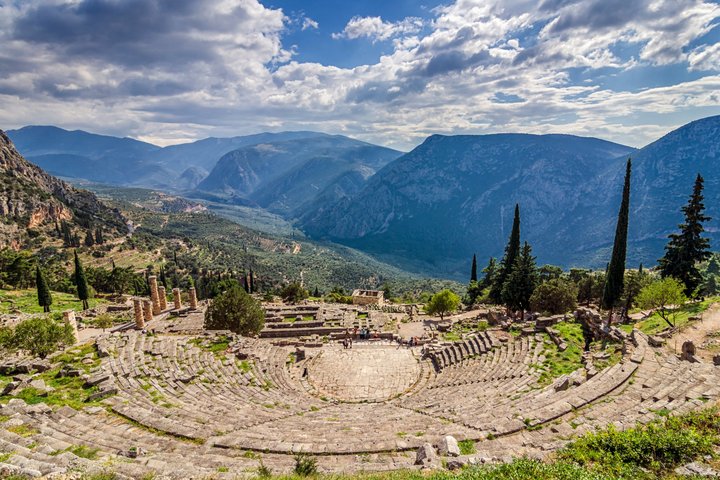 Delphi Site & Museum Private Tour with Licensed Guide & Tickets