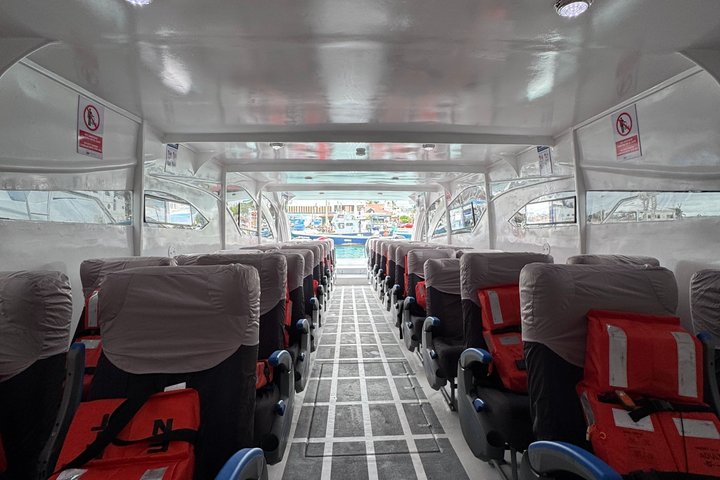Maritime transfer between the Galapagos Islands