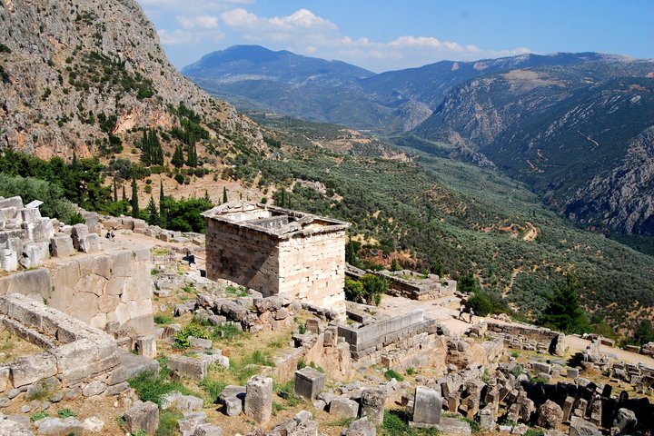 Delphi Site & Museum Private Tour with Licensed Guide & Tickets
