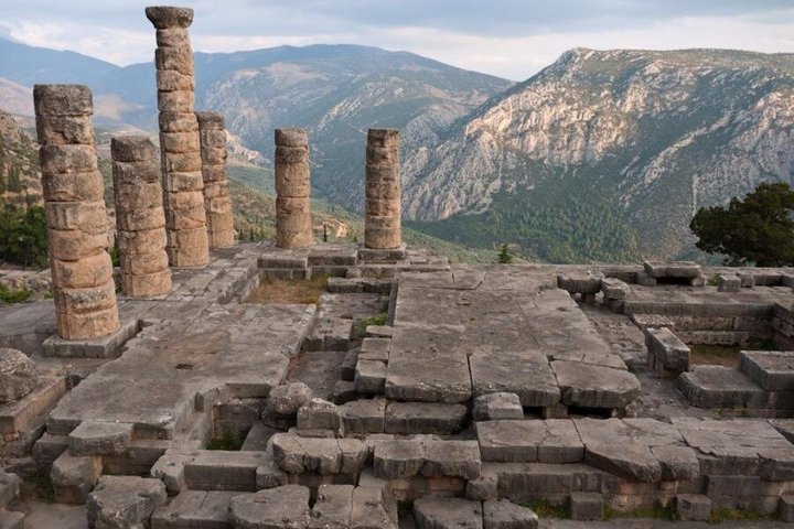 Delphi Site & Museum Private Tour with Licensed Guide & Tickets