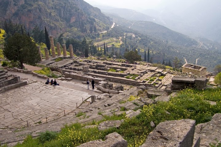 Delphi Site & Museum Private Tour with Licensed Guide & Tickets