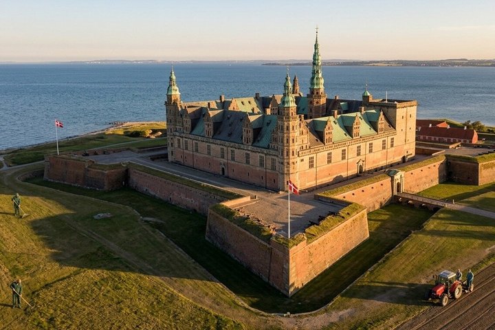 Private Customizable Walking Tour in Helsingør
