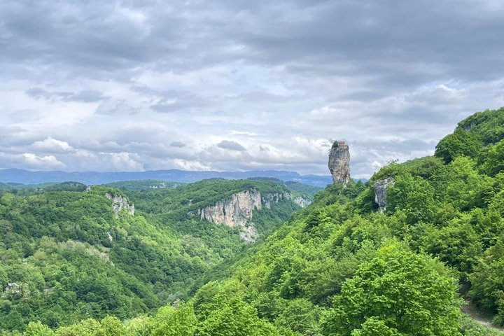 Kutaisi: Chiatura Cable Cars & Katskhi Pillar Guided Tour