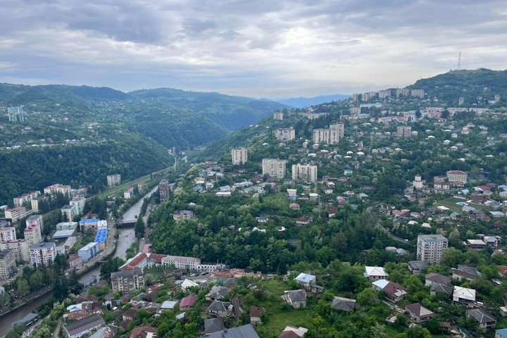 Kutaisi: Chiatura Cable Cars & Katskhi Pillar Guided Tour