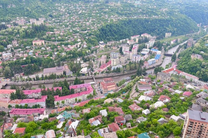 Kutaisi: Chiatura Cable Cars & Katskhi Pillar Guided Tour