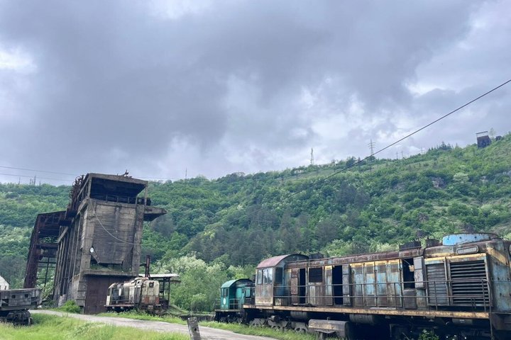 Kutaisi: Chiatura Cable Cars & Katskhi Pillar Guided Tour