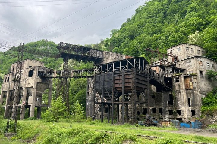 Kutaisi: Chiatura Cable Cars & Katskhi Pillar Guided Tour