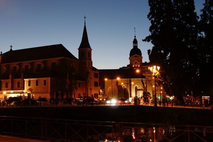 Annecy Two Hour Insider Walking Tour With Local Guide