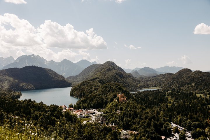 Premium Neuschwanstein Castle and Linderhof VIP Tour from Munich