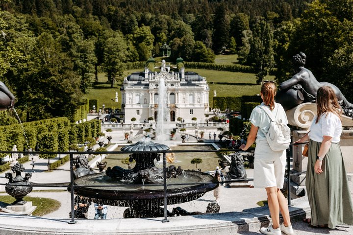 Premium Neuschwanstein Castle and Linderhof VIP Tour from Munich