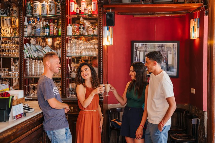 Cadiz Food Tour: Tapas, Drinks and Delights with a Local