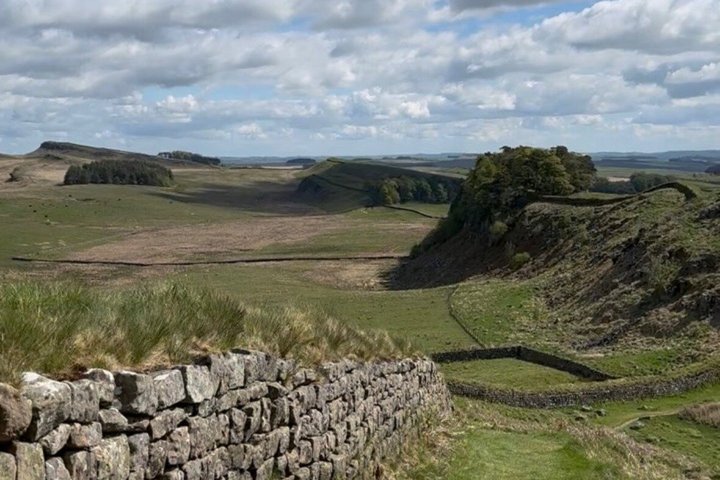 Hadrian's Wall Highlights: Scenic Guided Walk with Local Guide