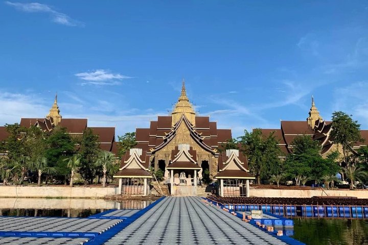 Vientiane: 100% Private & Personalized City Tour with Car & Guide