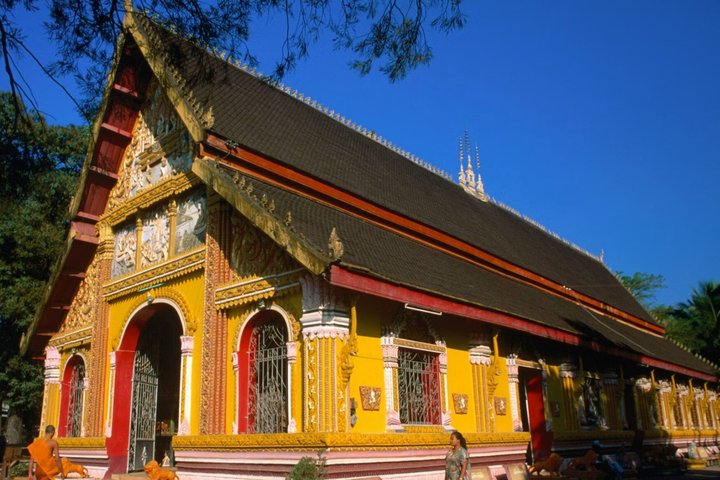 Vientiane: 100% Private & Personalized City Tour with Car & Guide